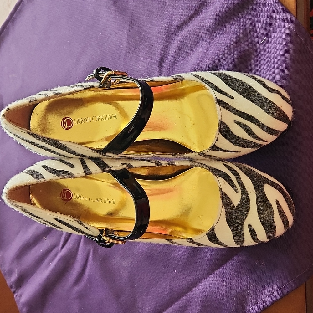 Urban Original blk/wht Zebra print heels
